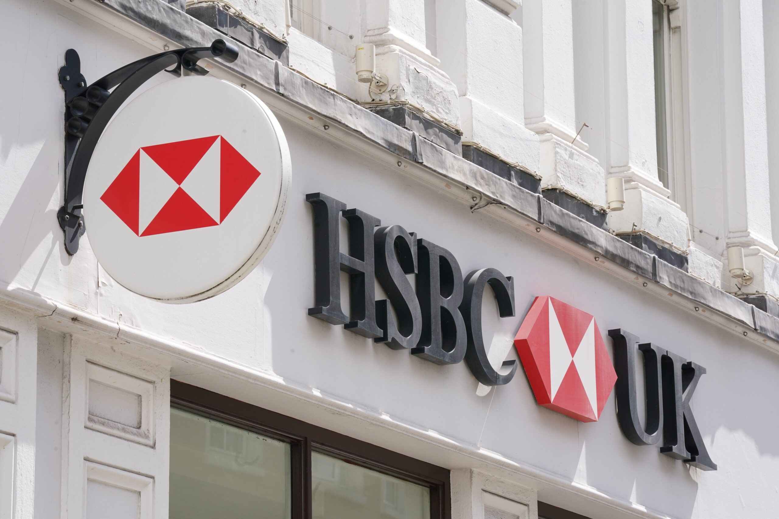 HSBC abandons plans for UK pensions business