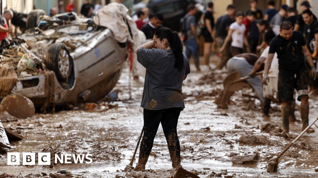 Search for Spain flooding survivors continues