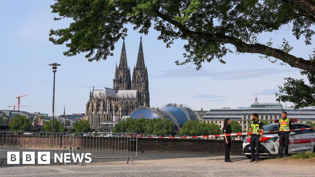 Cologne evacuates 20,000 so WW2 bombs can be defused