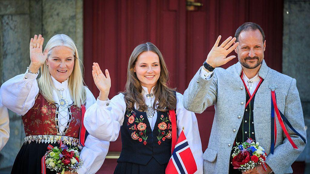 Then Crown Princess Mette-Marit (L), her daugher Princess Ingrid and the then Crown Prince Haakon waving at crowds in 2025