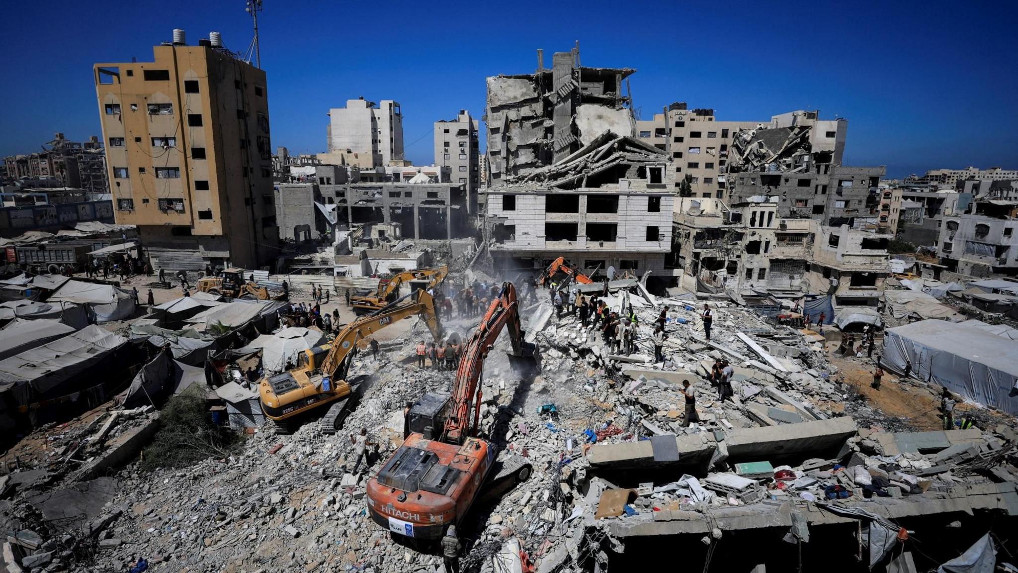 Gaza Civil Defence first responders attempt to rescue people trapped beneath the rubble of a war-damaged residential building that collapsed in Gaza City (16 September 2026)
