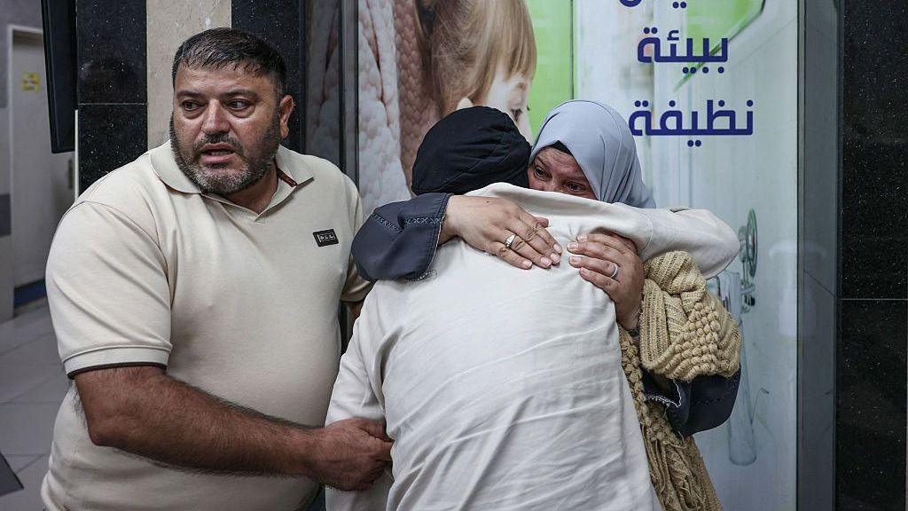 Relatives mourn two Palestinians who were killed in al-Mughayyir during an attack by Israeli settlers and soldiers, at a hospital in Ramallah, in the occupied West Bank (2 September 2026)