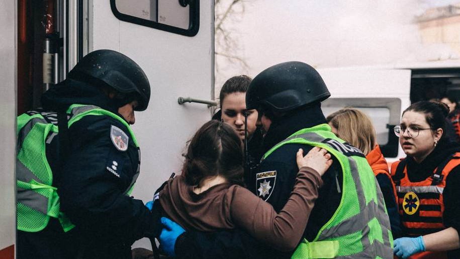 Ukrainian police officers and medics attend to a woman injured in a Russian attack on the northern Ukrainian city of Chernihiv. Photo: 26 October 2026
